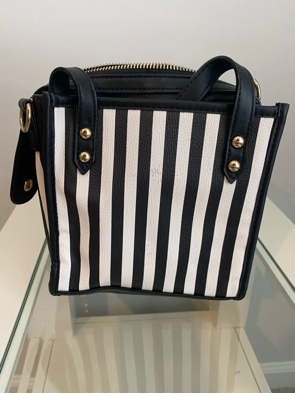Betsey Johnson Here Comes The Sun Black Striped Crossbody Bag - Picture 4 of 7